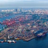 Quang cảnh cảng hàng hóa tại Thiên Tân, Trung Quốc. (Ảnh: THX/TTXVN)