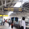 Hành khách chờ tàu Metro số 1 tại ga Thảo Điền, phường An Khánh, Thành phố Hồ Chí Minh. (Ảnh: Hồng Đạt/TTXVN)