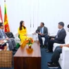 Đại sứ Trịnh Thị Tâm trao đổi với Thống đốc Tỉnh Miền Bắc Sri Lanka - ông Nagalingam Vethanayahan. (Ảnh do Đại sứ quán cung cấp)