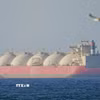 Tàu di chuyển qua eo biển Hormuz. (Ảnh: AA/TTXVN)