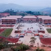 Trường Phổ thông nội trú liên cấp Tiểu học và Trung học cơ sở Si Pa Phìn, tỉnh Điện Biên được xây dựng khang trang, chuẩn bị khánh thành. (Ảnh: TTXVN phát)