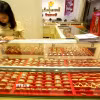 Trang sức vàng được bày bán tại tiệm kim hoàn ở Yangon, Myanmar. (Ảnh: THX/TTXVN)