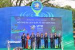 Du khách đổ về Hội chợ Du lịch quốc tế Việt Nam 2025 ngay trong ngày khai mạc