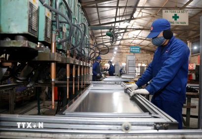 Hoạt động tại xưởng đột dập của Công ty Cổ phần Xuân Hòa, tỉnh Phú Thọ. (Ảnh: Trần Việt/TTXVN)