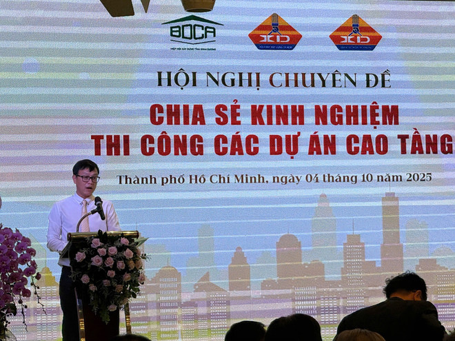 Ông Lê Như Thạch, Chủ tịch lâm thời Hội Khoa học Kỹ thuật Xây dựng TP.HCM phát biểu tại hội thảo chia sẻ kinh nghiệm thi công các dự án cao tầng ngày 4/10. (Ảnh: PV/Vietnam+) 1000007826.jpg