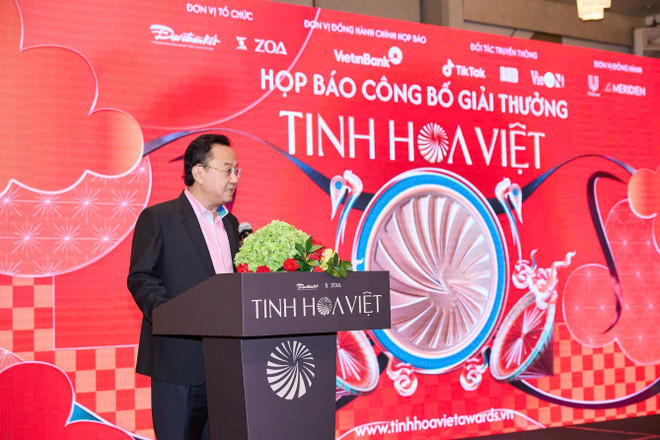កវី Hong Thanh Quang ថ្លែងក្នុងពិធីនេះ ក្នុងនាមគណៈកម្មាធិការរៀបចំ។ (រូបថត៖ PV/Vietnam+) 1000007822.jpg