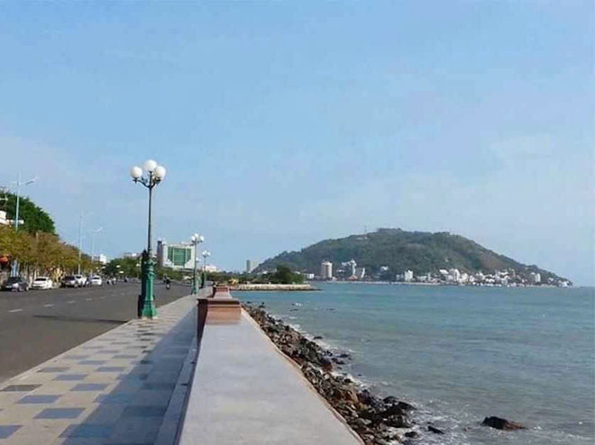 붕따우 해변 앞 해변은 붕따우에 오면 꼭 들러야 할 곳입니다. (사진: Khanh Ly/Vietnam+) z6957631187632-d15e70f2a08d52f755083c86bf0d3b5b.jpg