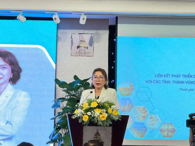 Na konferenci vystoupila paní Bui Thi Ngoc Hieu, zástupkyně ředitele odboru cestovního ruchu Ho Či Minova města. (Foto: PV/Vietnam+) z7174399450572-9e3ee5556bf171d30763d67dd96723af.jpg