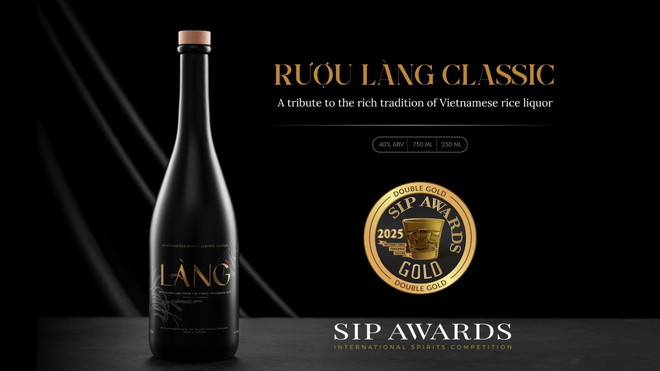 Village Wine មានមោទនៈភាពក្នុងការដឹកវិញ្ញាណក្ខន្ធវៀត ណាមទៅឆ្ងាយ និងទទួលបានកិត្តិយសនៅលើឆាកអន្តរជាតិ។ (ប្រភព៖ Village Wine) ruou-2.jpg