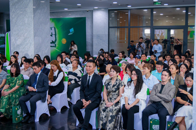 Programmet samler åtte team fra åtte typiske universiteter i Nord og Sør, som representerer fargene, personlighetene og styrkene til vietnamesiske studenter. (Foto: PV/Vietnam+) 1000008296.jpg