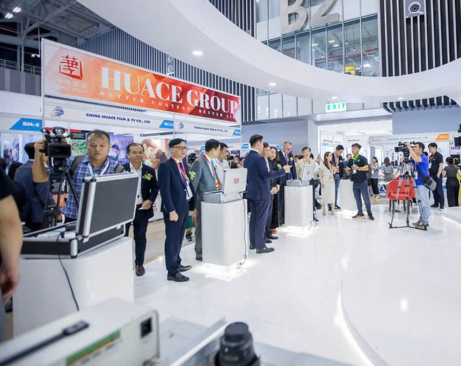 Các gian hàng tham gia Triển lãm ICTCOMM 2024. (Ảnh: Khánh Ly/Vietnam+) 52ebed168de339bd60f21.jpg