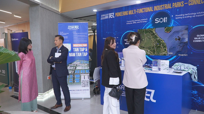 La serie de eventos «Día de la Innovación Abierta (OID) 2025» atrajo a un gran número de aficionados a la tecnología. (Foto: PV/Vietnam+) cn3.jpg