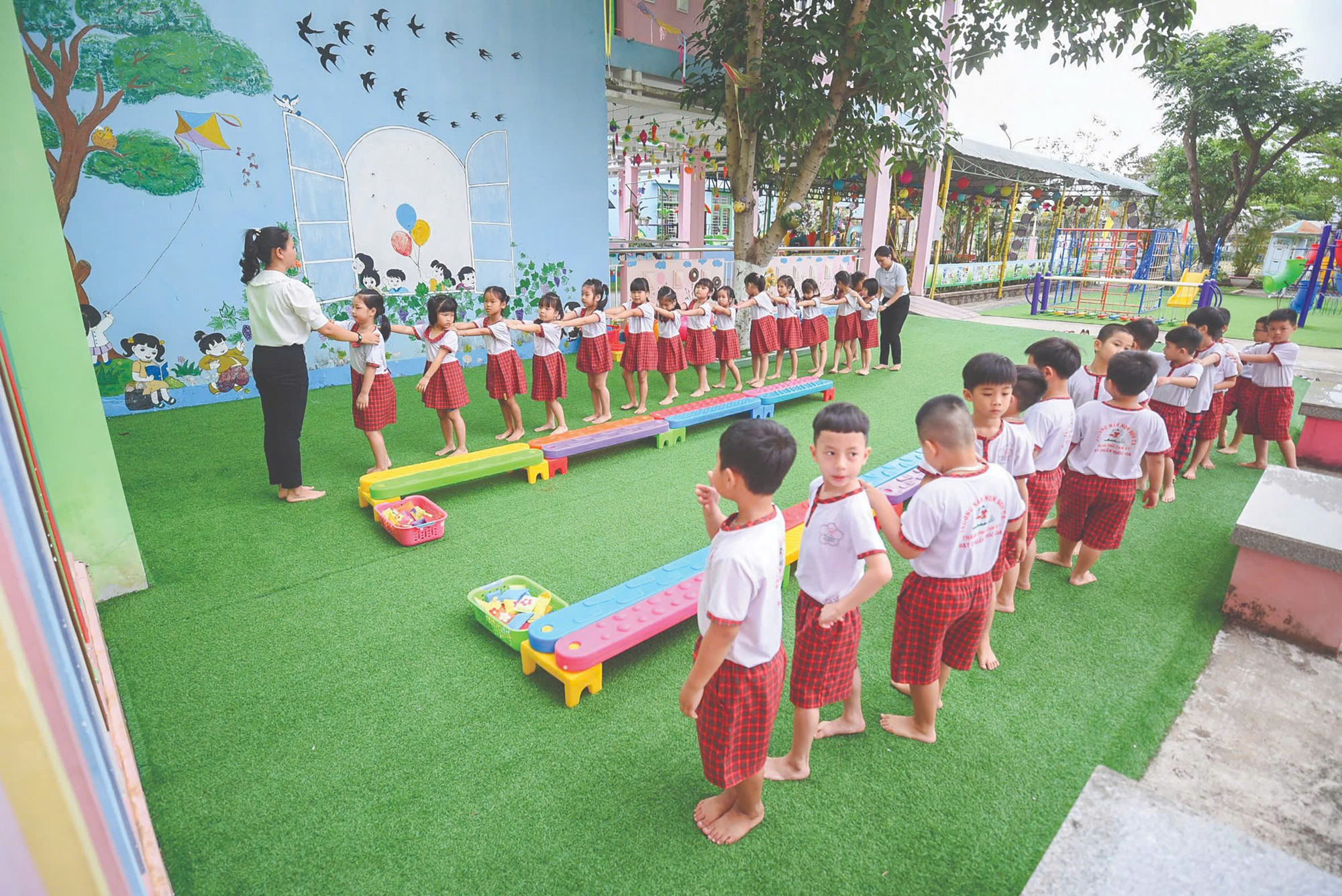 Cải thiện sức khỏe, tầm vóc của người Việt thông qua chế độ dinh dưỡng hợp lý là vấn đề cần thiết. (Ảnh: PV/Vietnam+) Hoat dong the chat-mo hinh diem 1.jpg