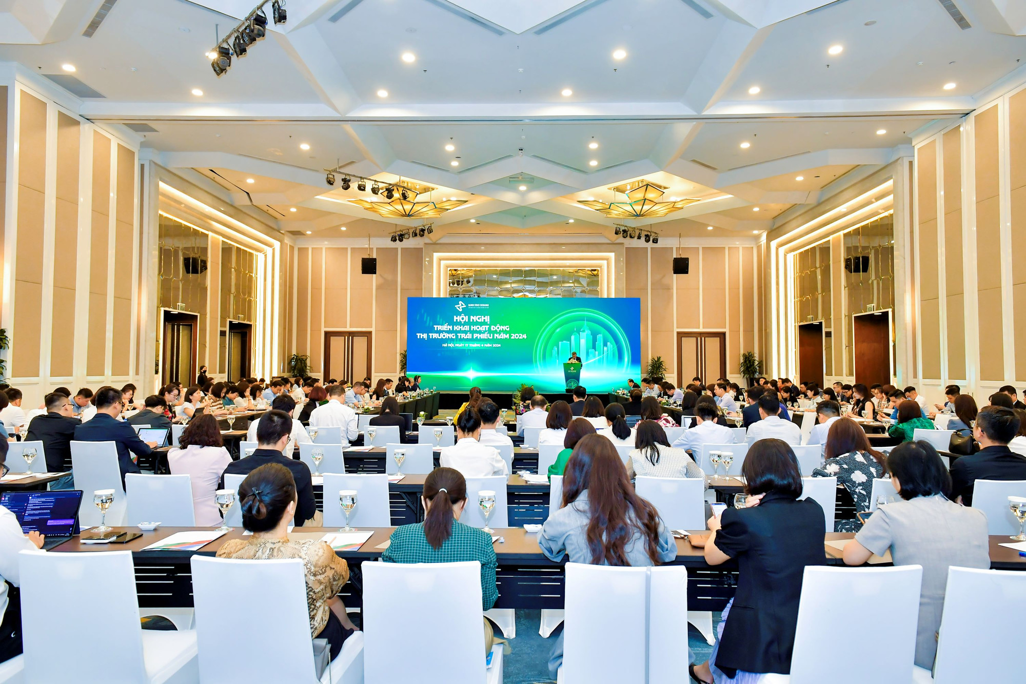 Tính chung cả thời kỳ 2009-2024, quy mô phát hành trái phiếu Chính phủ qua đấu thầu có tốc độ tăng trưởng bình quân ước khoảng 40%/năm. (Ảnh: HNX)