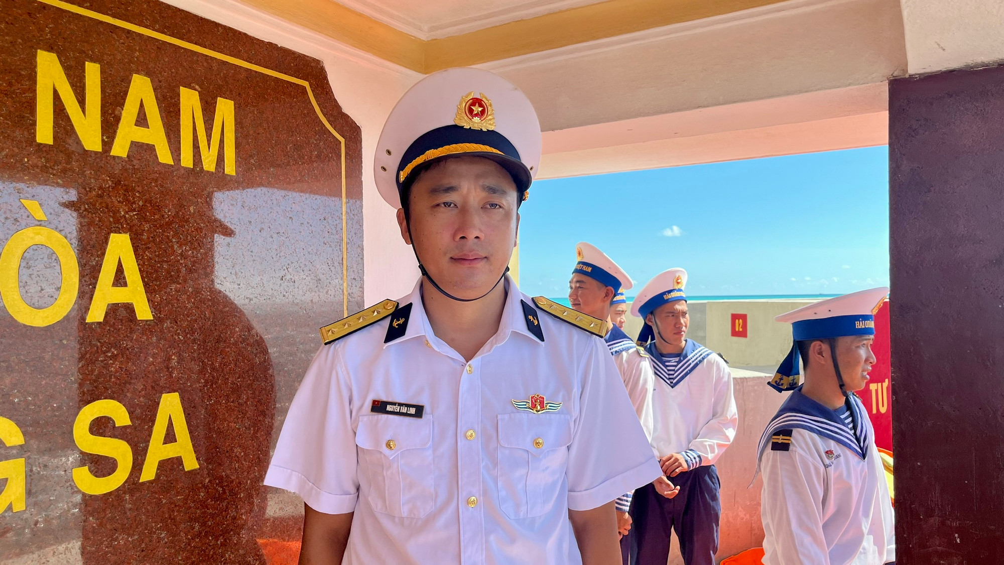 Chính trị viên đảo Đá Đông, Đại úy Nguyễn Văn Linh. (Ảnh: Hạnh Nguyễn/Vietnam+) vnp_TS5.jpg