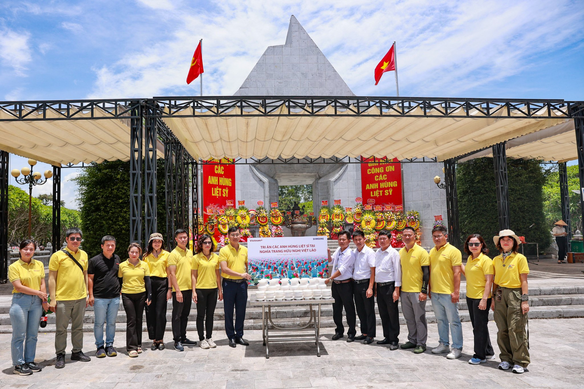 VNP_trao bat huong.jpg