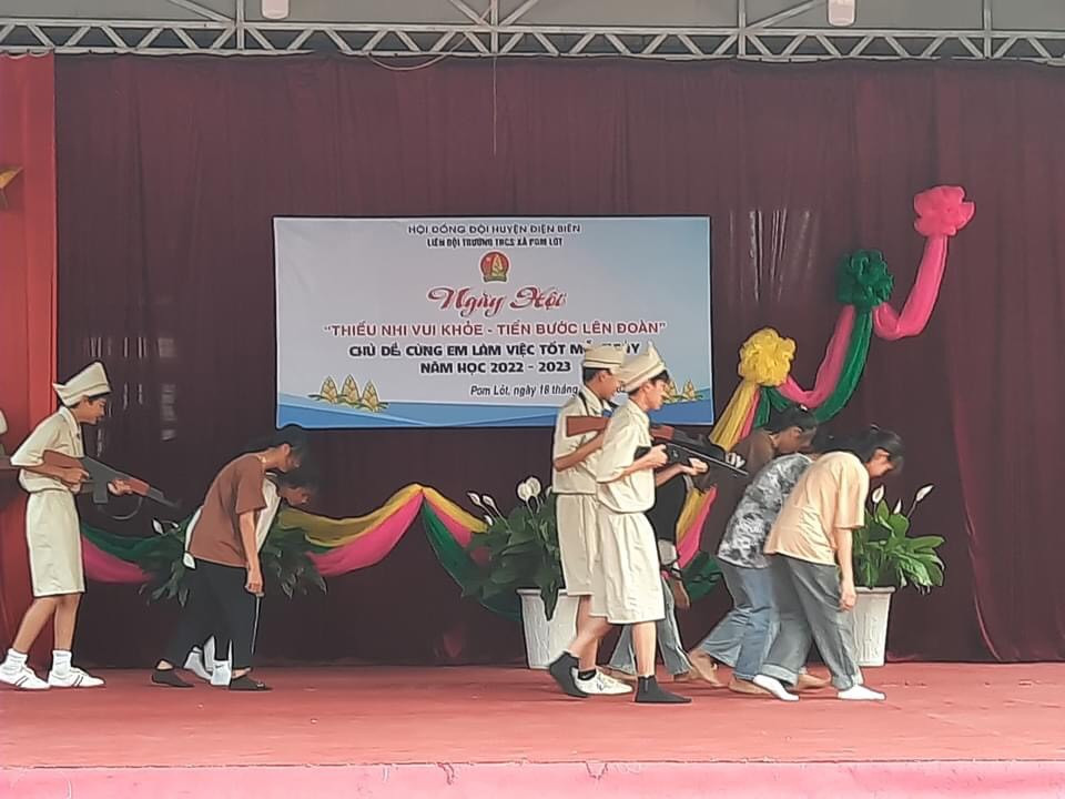 Hoạt cảnh tái hiện lại lịch sử.jpg