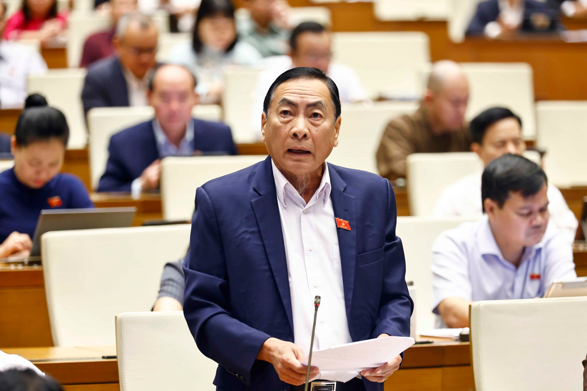 dai bieu pham van hoa.jpg