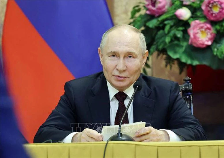 Tổng thống Nga Vladimir Putin tại cuộc gặp gỡ báo chí sau hội đàm với Chủ tịch nước Tô Lâm. (Ảnh: TTXVN)