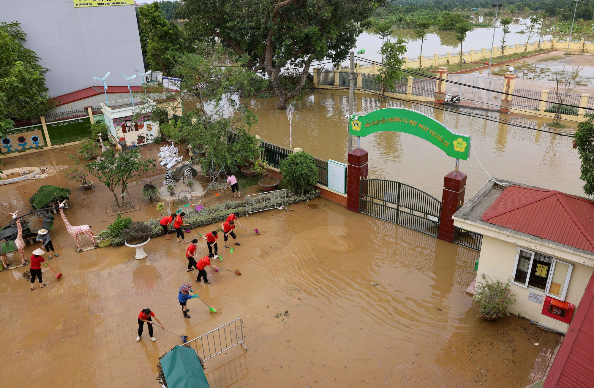 TTXVN_1409 don dep mua lu.jpg