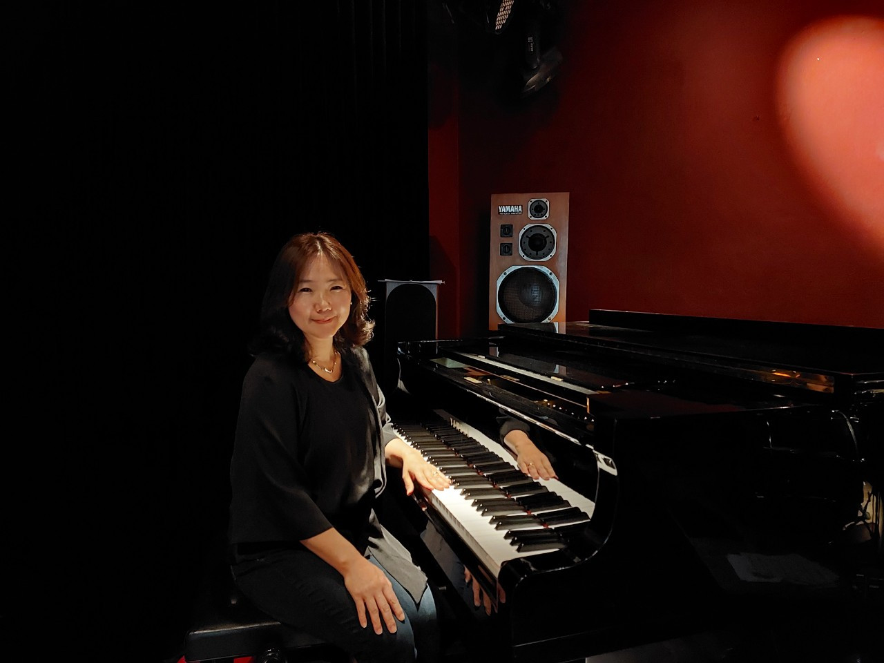 Nghệ sỹ Lisa Sung đã biểu diễn và thu âm tại Long Waits Jazz Club, Hà Nội. (Ảnh: Minh Thu/Vietnam+) lisasung2.jpg