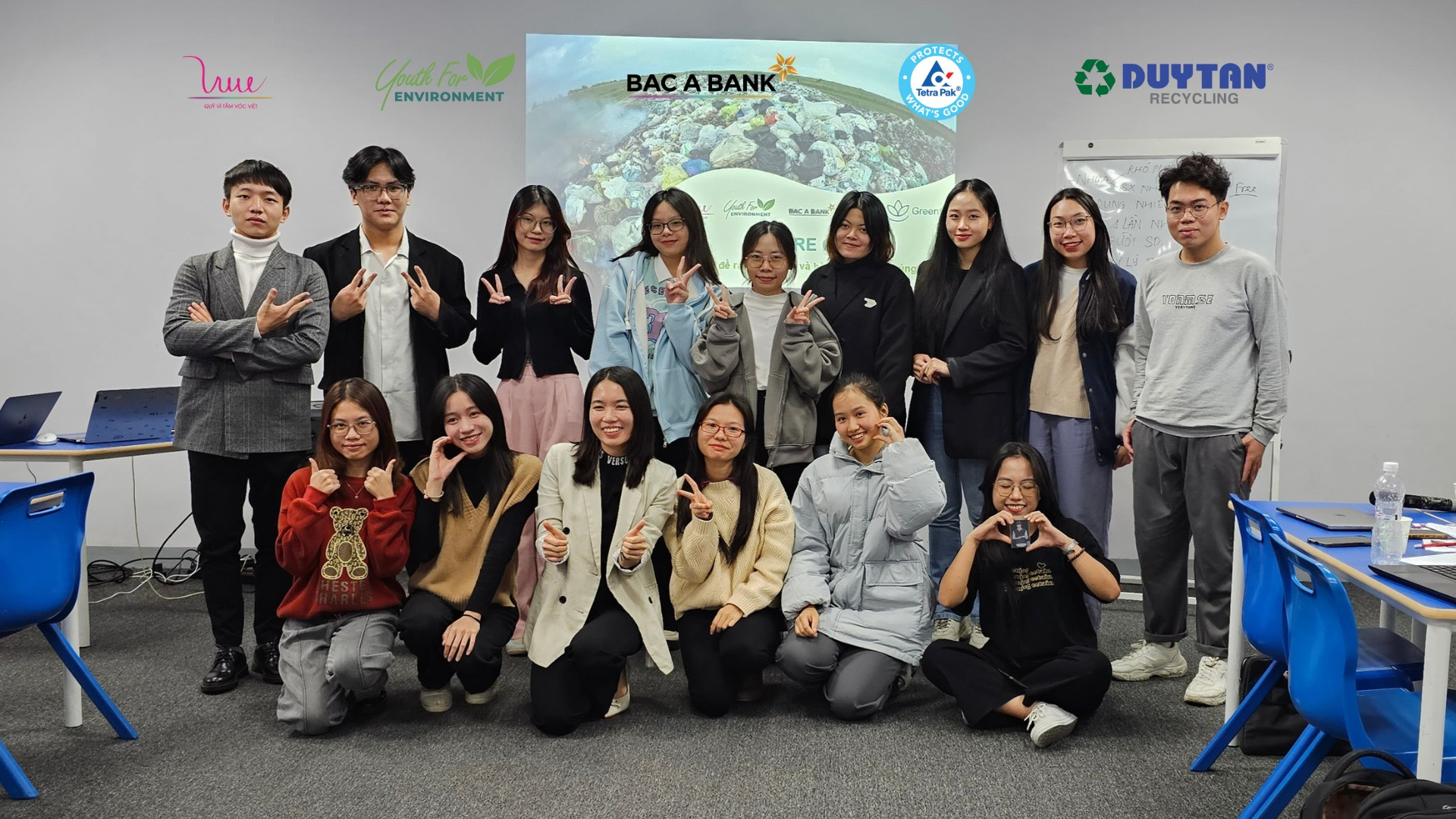 Hàn Thanh Giang Tập huấn cho các Đại sứ thanh niên vì Môi trường (áo nâu cam).jpg