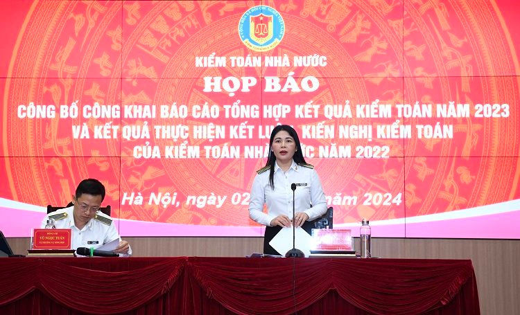 Họp báo công bố công khai Báo cáo tổng hợp kết quả kiểm toán năm 2023 và kết quả thực hiện kết luận, kiến nghị kiểm toán của KTNN năm 2022, ngày 2/7. (Ảnh: KTNN/Vietnam+)