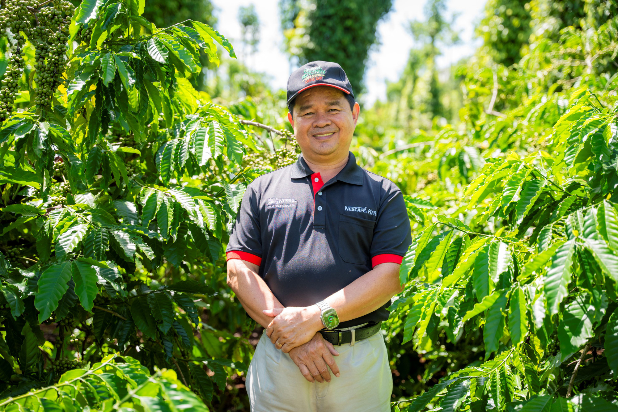 Anh Phạm Phú Ngọc đã dẫn dắt chương trình NESCAFÉ Plan vượt qua những khó khăn ban đầu, dần tạo niềm tin và sự gắn bó của người nông dân đối với chương trình. (Ảnh: Vietnam+) vnp_Anh Ngoc.JPG