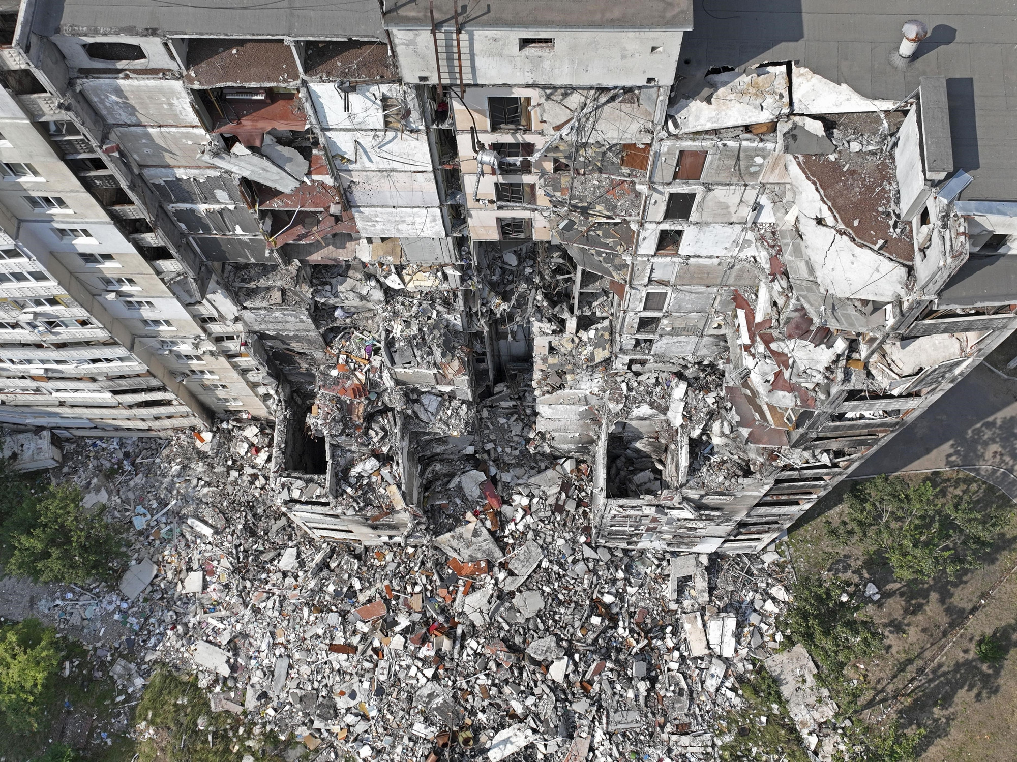Cảnh tàn phá do xung đột tại Kharkiv, miền Đông Ukraine, ngày 30/8/2022. (Ảnh: Kyodo/TTXVN) ukraine.jpg