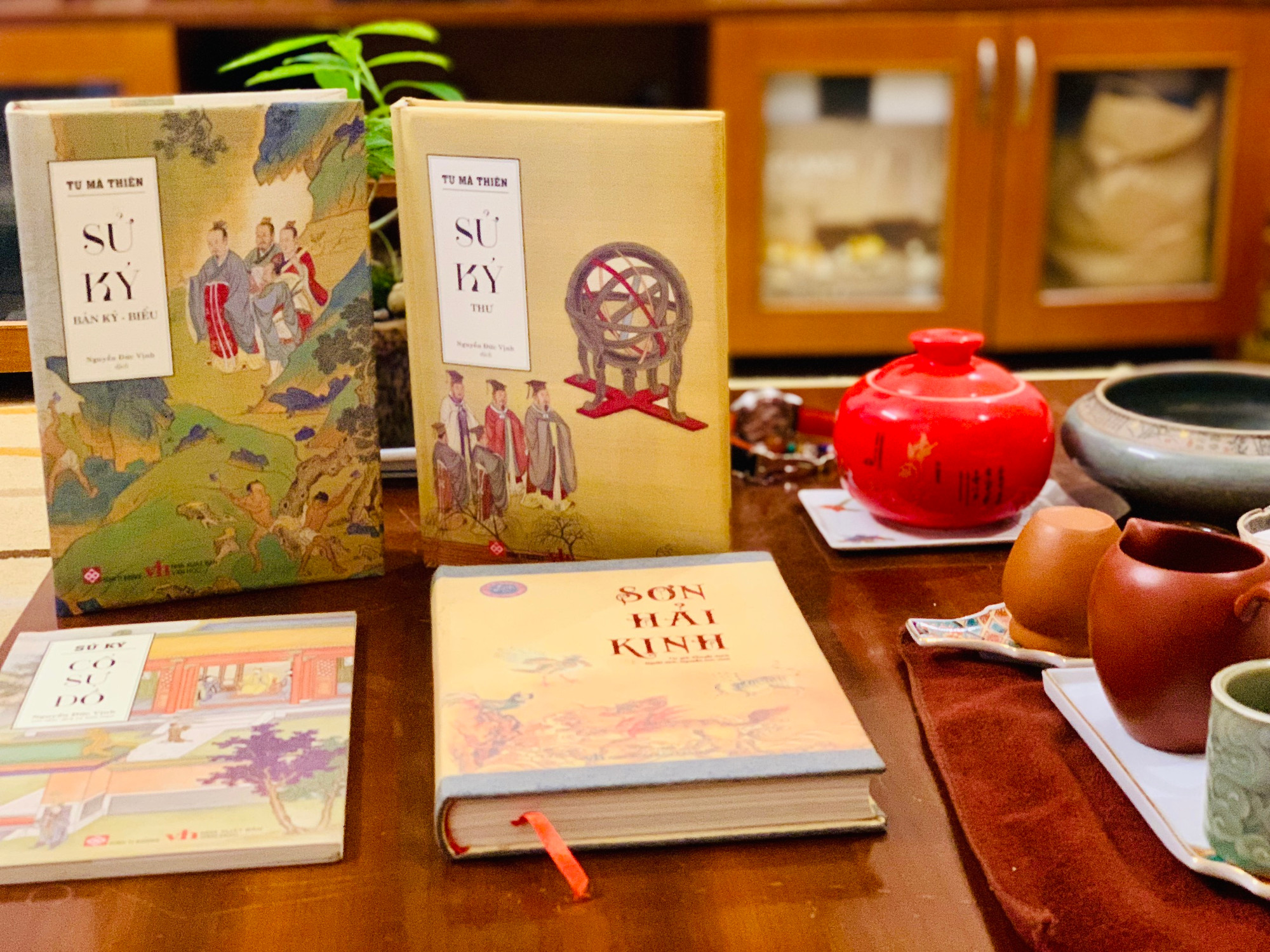 Cổ Thư Lâu: "Đại mộng cổ văn" của những dịch giả tay ngang