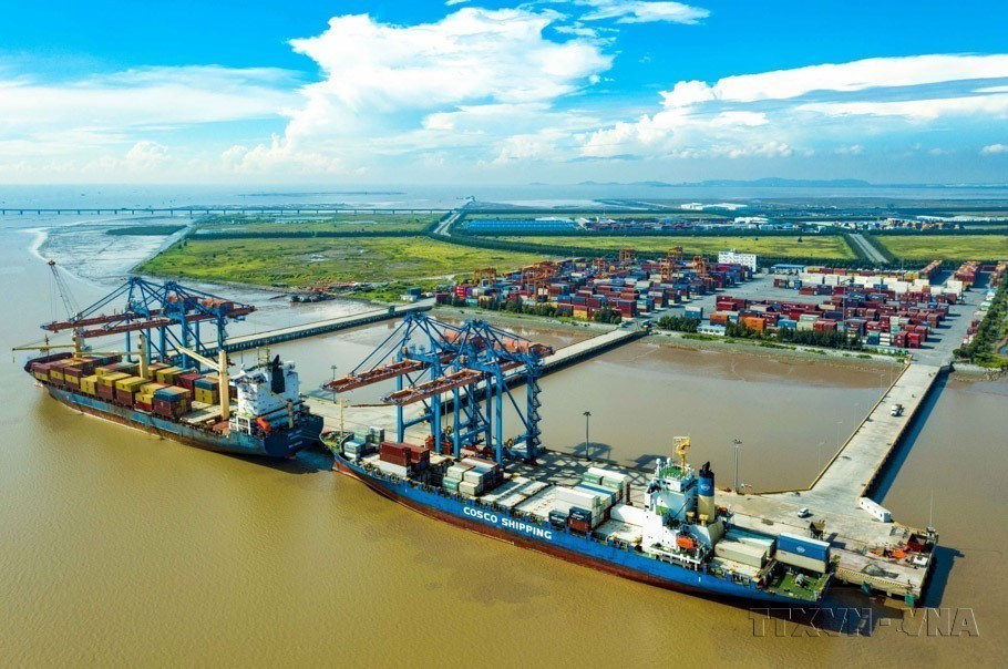 Hàng hóa xuất, nhập khẩu qua cảng Hải Phòng. (Ảnh: An Đăng/TTXVN) TTXVN_3001Dang27.jpg