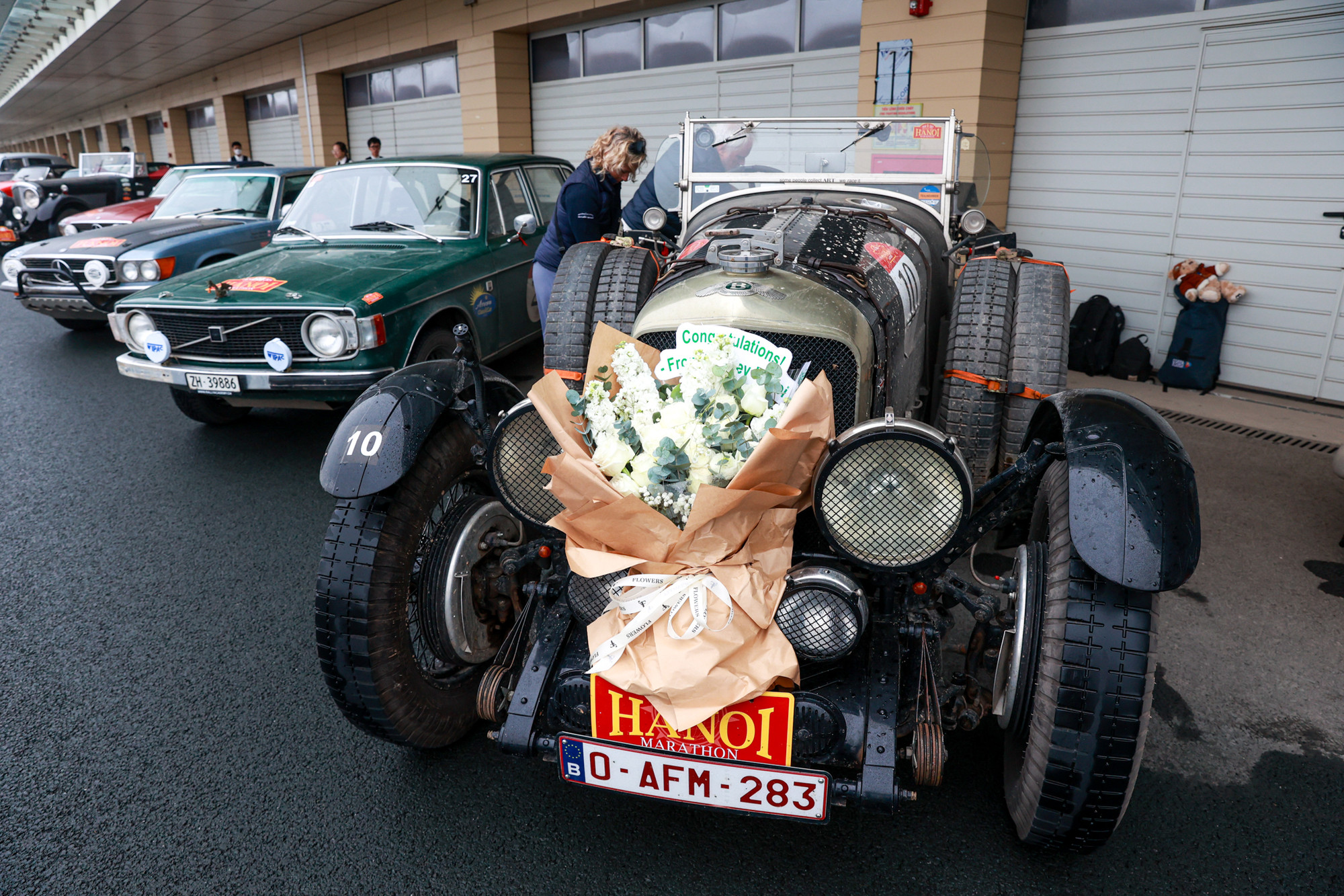 Bentley Speed 8 đời 1947 mang kiểu dáng thiết kế đặc trưng của những xe thuộc thời đại đầu tiên trong ngành công nghiệp ôtô thế giới. (Ảnh: Minh Sơn/Vietnam+) vnp_xe co 5.jpg