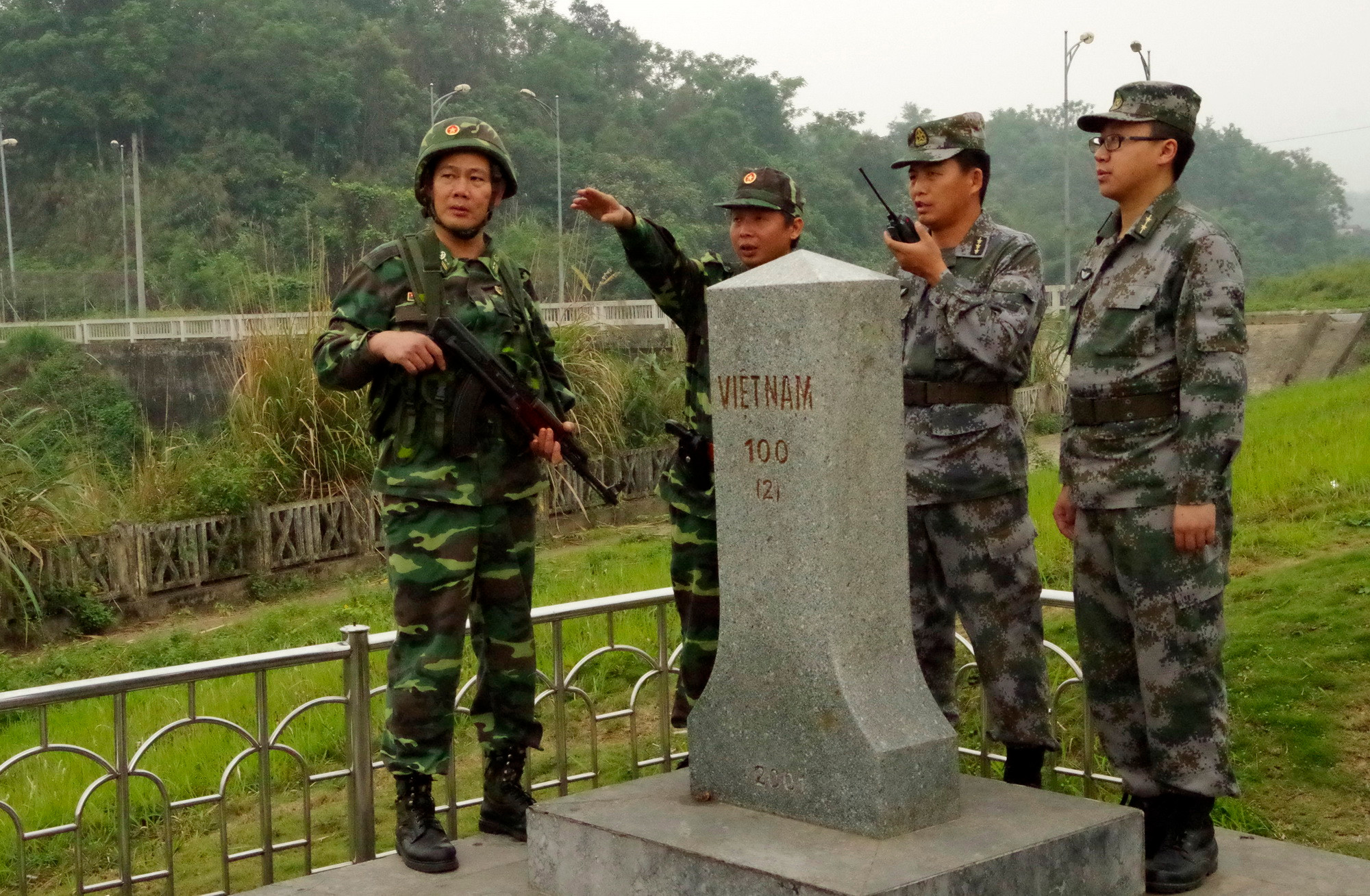Bộ đội biên phòng Lào Cai tuần tra. (Nguồn: TTXVN) ttxvn_bien phong lao cai 3.jpg