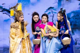 Dàn diễn viên Táo Xuân có sự tham gia của các hoa hậu, á hậu. (Ảnh: CTV/Vietnam+)