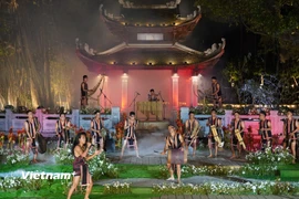 Sắc màu Tây Nguyên được quảng bá đậm nét ở Hồ Văn - Văn Miếu Quốc Tử Giám, Hà Nội. (Ảnh: Minh Sơn/Vietnam+)