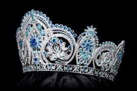 Vương miện dành cho tân Hoa hậu cuộc thi mang tên “Trân hoa tứ quý – The Blooms of Four Seasons” được chế tác thủ công. (Ảnh: BTC)