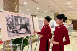 Trưng bày ảnh chuyên đề "Thành tựu 100 năm báo chí cách mạng Việt Nam" do Thông tấn xã Việt Nam thực hiện. (Ảnh: Mai Mai/Vietnam+)