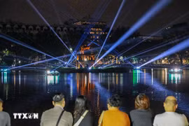 Hà Nội đặt mục tiêu đến năm 2030 đưa kinh tế đêm từng bước trở thành động lực quan trọng của kinh tế dịch vụ Thủ đô, đóng góp khoảng 5% GRDP và gia tăng tỷ trọng trong thu ngân sách. (Nguồn: TTXVN)