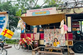 Tái hiện không gian hoài niệm về một Hà Nội xưa trong mùa lễ hội 2025. (Ảnh: Mai Mai/Vietnam+)