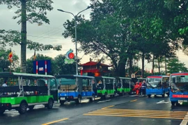 Lãnh đạo địa phương yêu cầu siết các hoạt động vận chuyển khách trong mùa lễ hội du lịch chùa Hương. (Ảnh: CTV/Vietnam+)