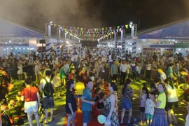 Liên hoan Ẩm thực Quảng Ninh luôn thu hút đông đảo du khách tham gia trải nghiệm. (Nguồn: Cổng Thông tin Điện tử tỉnh Quảng Ninh)