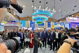 Gian hàng giới thiệu công nghệ số trong lĩnh vực du lịch tại VITM 2025 vừa qua đã thu hút đông đảo sự quan tâm của đại biểu, truyền thông. (Ảnh: Mai Mai/Vietnam+)