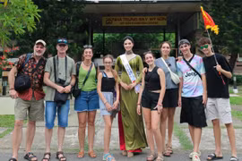 Miss Heritage Vietnam 2026 trên hành trình quảng bá di sản ở Mỹ Sơn. (Ảnh: CTV/Vietnam+)