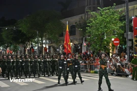 Khối cảnh sát đặc nhiệm nữ tổng hợp luyện diễu binh A80 lần thứ hai