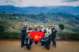 Giới trẻ trên hành trình khám phá điểm đến Hà Giang. (Ảnh: Vương Công Nam/Vietnam+)