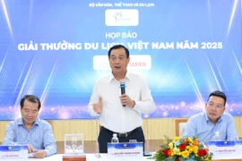 Cục trưởng Cục Du lịch Quốc gia Nguyễn Trùng Khánh thông tin về giải thưởng. (Ảnh: CTV/Vietnam+)