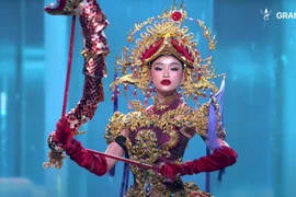 Yến Nhi diện trang phục lấy cảm hứng từ nghệ thuật múa rối nước trên sàn diễn Miss Grand International 2025. 