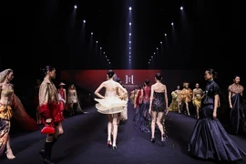 NTK Thanh Hương Bùi chinh phục Shanghai Fashion Week SS26 với bộ sưu tập “Manifeste.” (Ảnh: CTV/Vietnam+) 