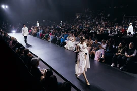 Văn hóa Malaysia trên sàn runway Việt Nam: Đơn sắc nhưng không đơn điệu