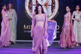 Đại diện Việt Nam vừa tiếp tục vắng bóng trong kết quả Top 8 phần thi Model. 